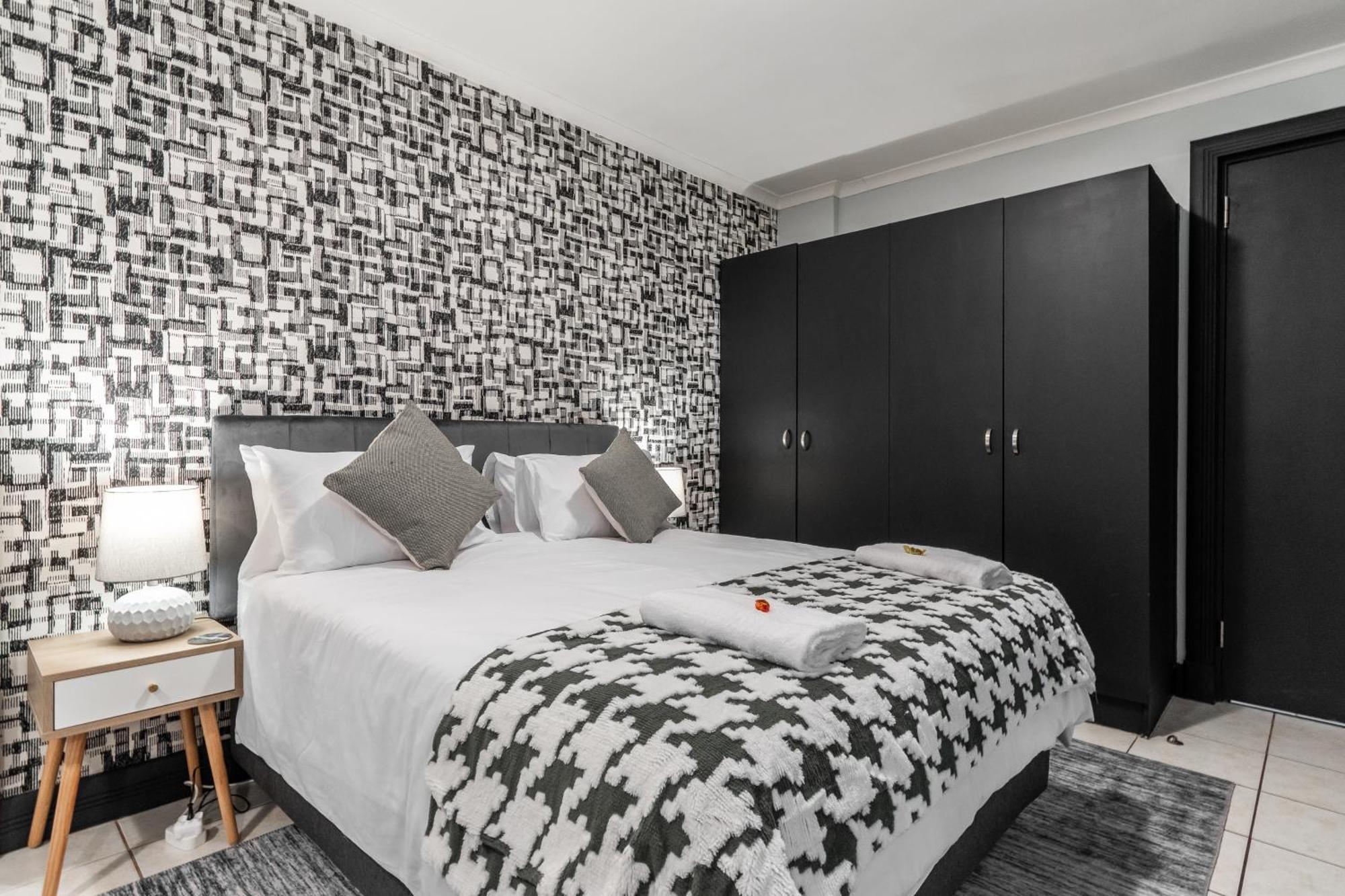 The Square 135- Studio With Free Parking, Pool & Gym Access Daire Cape Town Dış mekan fotoğraf