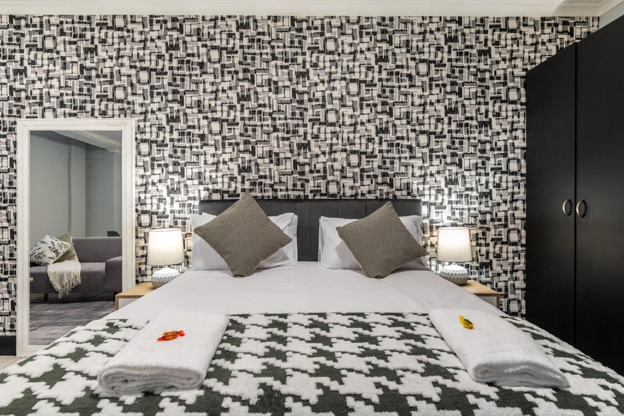 The Square 135- Studio With Free Parking, Pool & Gym Access Daire Cape Town Dış mekan fotoğraf
