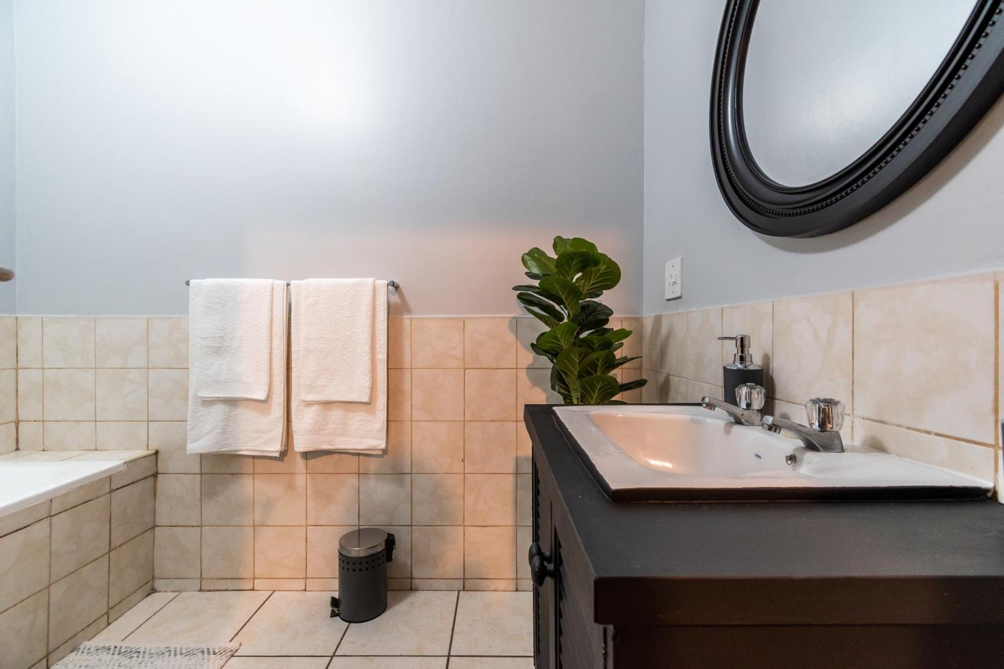 The Square 135- Studio With Free Parking, Pool & Gym Access Daire Cape Town Dış mekan fotoğraf